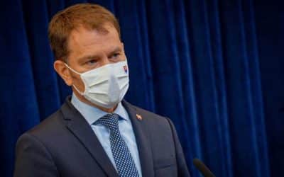 Matovič si stojí za jesenným veľkým testovaním: „V decembri sme mohli hasiť stredný oheň. Ľudia však verejne podporovali bludárov kričiacich po otváraní reštaurácií a tvrdiacich, že krivku pozitívnych sa netreba snažiť znižovať, lebo ona opäť narastie.“ Avizuje ďalšie tisice obetí.