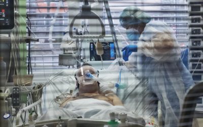 Pardubický kraj vyhlásil stav hromadného postižení osob. Tamní nemocnice vyčerpaly lůžkové kapacity.