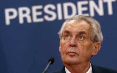 Zeman na Babišov podnet požiadal Čínu o vakcínu od firmy Sinopharm-
