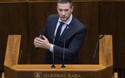 Europoslanec Uhrík zakladá stranu Republika.