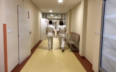 Nákaza prišla po zaočkovaní. V zariadení v Stropkove umrelo 13 klientov.