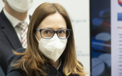 Šéfke ŠÚKL sa kvôli Sputniku vyhrážajú: Ty si zavraždila naše deti, my zavraždíme tvoje decko a manžela.