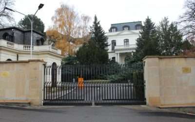 Hamáček chystá trestní oznámení kvůli informacím o ruském angažmá ve Vrběticích. Policie zasahovala u ambasády.