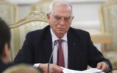 Borrell: EÚ je vážne znepokojená pohybom ruských vojsk pri Ukrajine.