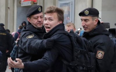Lukašenko pritvrdzuje. Vynútené pristátie lietadla a zatknutie opozičného novinára.