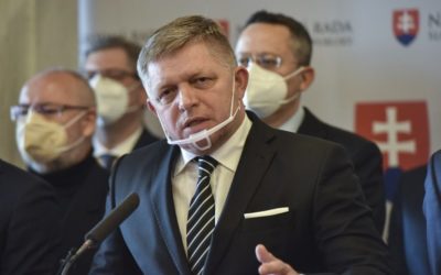 Fico chcel predložiť v parlamente návrh na zbavenie mlčanlivosti v súvislosti so správou SIS. Zverejnil ďalšiu zarážajúcu komunikáciu istého policajta.