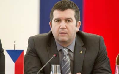 Hamáček chcel údajne vymeniť Vrbětice za Sputnik, on obvinenia odmieta. Babiš reaguje.