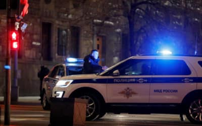 Streľba v škole v ruskej Kazani si vyžiadala najmenej sedem obetí, jedného z útočníkov zadržali.