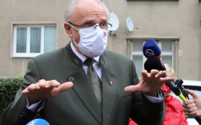 Ján Mičovský odstúpi z ministerského postu. 