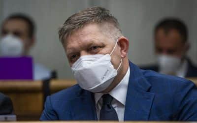 Fico: Návrh na zvolanie schôdze parlamentu na odvolanie ministra Mikulca podá v pondelok. Minister vnútra nevidí dôvod na odchod z funkcie.
