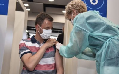 Heger protestujúcim rozumie. Ale očkovanie považuje za jediný efektívny nástroj v boji s pandémiou. Taraba dáva do pozornosti čísla z Izraela: Ak sa na Slovensku vláda bude tváriť, že zaočkovaný znamená neinfekčný, tretia vlna covidu bude toho výsledkom.