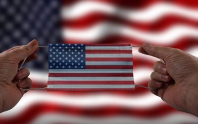 Varianta delta změnila průběh pandemie v USA. Vrací se roušky, a to i pro očkované.