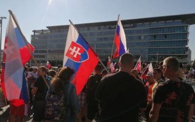Sľub dobrovoľnosti očkovania už neplatí. Vláda prišla o autoritu, kritizuje Weiss.
