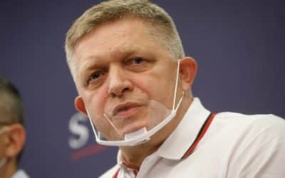 Lipšic bral peniaze od oligarchov, hovorí šéf Smeru-SD Robert Fico. Opätovne ho preto vyzval na odchod z funkcie.