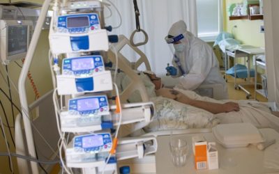 V Českej republike tvorili až jednu tretinu pacientov na Jednotkách intenzívnej starostlivosti plne zaočkované osoby.
