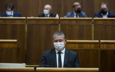 Odvolávanie Romana MikulcaMinister vnútra ustál aj druhý pokus o odvolanie, Sme rodina sa zdržala.