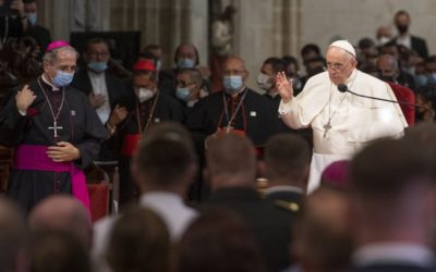 Františkov príhovor v katedrále: Cirkvi, ktorá nedáva priestor dobrodružstvu slobody, hrozí, že sa stane rigidnou.