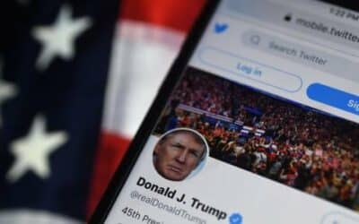 Trump chce späť svoje konto na Twitteri, obrátil sa na súd.