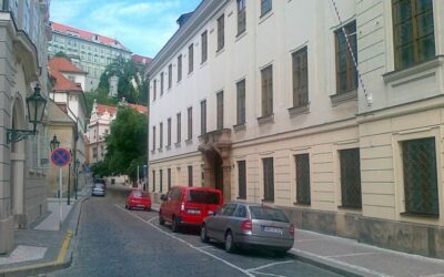 Demokracie? Propast mezi ideálem a skutečností se rozšiřuje.