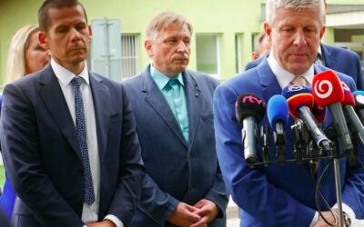 Pandémia: Vláda chce kritikov vakcín kriminalizovať. Ide tým aj proti očkovaným.