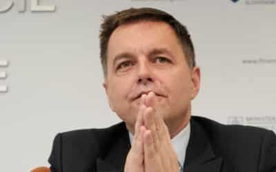 Kažimír nikam neodchádza. Politológ hovorí o bizarnom obvinení.