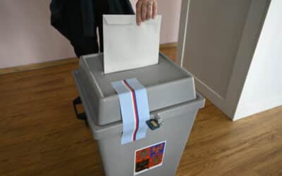 ŽIVĚ: Češi rozhodují o složení sněmovny. Do konce hlasování zbývají poslední minuty.
