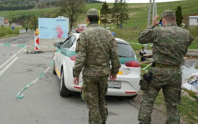 O projekte MOVIR chýbajú informácie. Mazurek hovorí o koncentrákoch, Naď o hoaxoch.