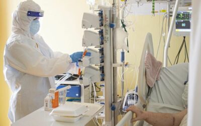 Lôžka s umelou pľúcnou ventiláciou na východe sú plné.