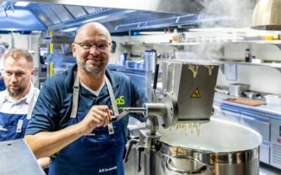 “Blamáž, hanba!” V slovenskom pavilóne na výstave Expo v Dubaji chýbajú domáce produkty. Návštevníci tam nájdu len talianske minerálky či francúzske víno. Ostrá kritika Fica a Becíka. Droba: “Na pavilón som hrdý”.