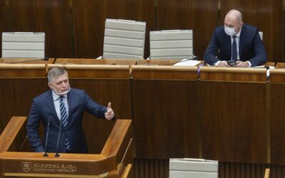 “Toto môže urobiť len zhúlený človek!” Fico sa rozčuľuje z “výletu” Sulíkovej dcéry do Dubaja za štátne. Podľa 5-dňovej zmluvy sa stala odborníčkou na právo v energetike.