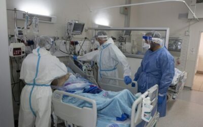 Mesík: Keď programovo zlyháva včasná ambulantná liečba, na ARá a JISky sa dostáva veľké množstvo ľudí vo veľmi zlom stave a ich šance na záchranu sú nízke, aj keď dostali vakcínu.