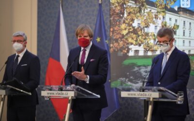 Vrací se testování v práci. Do hospody pouze s očkováním, rozhodla vláda.