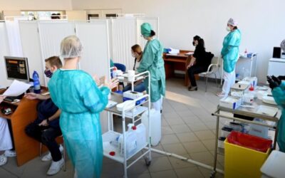 Pandemie ve světě: Slovensko chce omezit pohyb neočkovaných, incidence v Německu překonala hodnoty z jara.