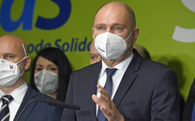 Vládne strany sa opäť nedohodli: SaS nesúhlasí s 500-eurovými poukazmi za očkovanie a školy sa plošne nezatvoria.