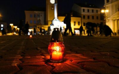 Zomierajú najmä starší a nezaočkovaní. V októbri covidu podľahlo 429 ľudí.