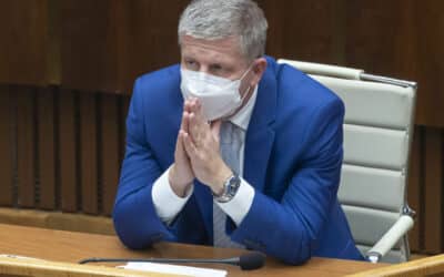 Lex korona dá viac slobody očkovaným, zo zdravotníkov spraví nevoľníkov.