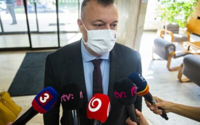 Krajniak: “Lockdownové opatrenia zafungovali, stretávanie sa cez sviatky bude možné.” Očkovaným i neočkovaným odporučil otestovať sa.