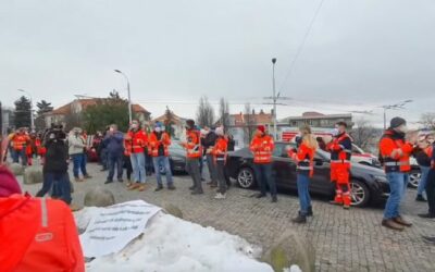 Skutočne si záchranári zaslúžili toto? Opoziční politici hovoria o šikane, farizejstve, či drzosti mesiaca. “Dúfam, že pani prezidentka citlivo vníma. Keď dovníma, mala by konať”.