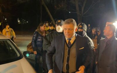 Šéfa Smer-SD Roberta Fica odviedla polícia pred začiatkom protestného sprievodu