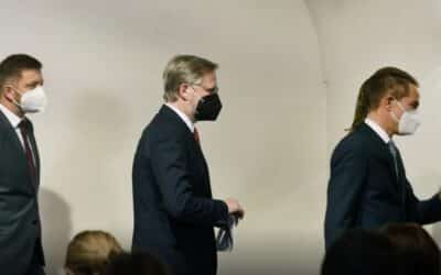 Nastupuje vláda Petra Fialy, prezident Zeman ji jmenuje v Lánech.