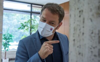 Začala sa distribúcia listov so šekmi pre zaočkovaných seniorov, ako prvé dostanú peniaze Vilma a Helena.