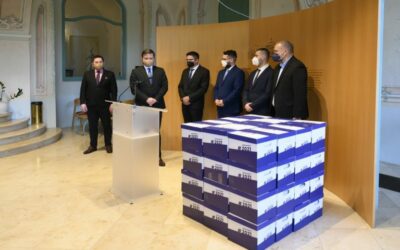 Fico upozorňuje, že prezidentka a koalícia oklamali občanov, keď nechcú referendum. Smer-SD organizuje protivládny protest.