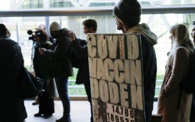 Holandský súd zakázal politikovi porovnávať holokaust s pandemickými opatreniami.