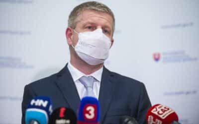 Lengvarský chce preveriť prípadnú finančnú spoluúčasť nezaočkovaných na liečbe.