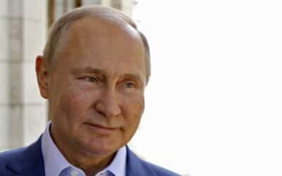 Putin: Mama je mama a otec je otec. Ženy majú súťažiť jedine proti ženám.