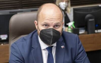 Odpor voči Naďovej vojenskej dohode s USA naberá na sile! Na Slovensku sa chystá protest pred americkou ambasádou. Budú sa zbierať aj podpisy na vyhlásenie referenda.