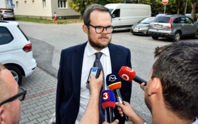 Generálna prokuratúra zrušila Čurilovi a Ďurkovi obvinenie v dvoch skutkov. Kvarteto vyšetrovateľov NAKA však naďalej čelí obvineniu zo zneužitia právomoci verejného činiteľa.