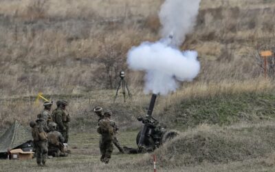 Ukrajinskí povstalci obvinili vládne jednotky z ostreľovania mínometmi.