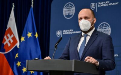 Naď vyrokoval prítomnosť vojakov NATO v SR. Ruských technikov zo Sliača chce vláda poslať domov. Ukrajine poskytneme naftu, benzín a muníciu vo výške 10 miliónov.