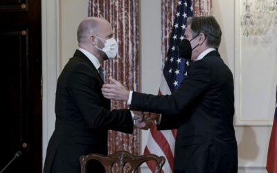 NAŽIVO: V Bratislave sú naplánované tri demonštrácie proti vojenskej dohode s USA. Mimoriadna schôdza, na ktorej pravdepodobne dôjde k schváleniu dokumentu, začína o 13:00. Poslanci neodsúhlasili konanie referenda.